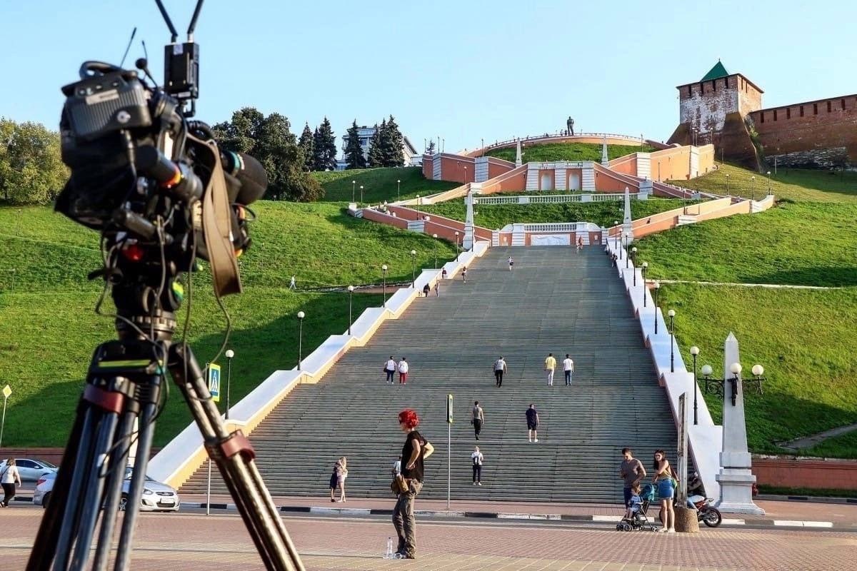 Что снимают в нижнем новгороде. Чкаловская лестница нижний новгород. съёмки в нижнем новгороде.