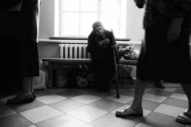 Старушка одна на вокзале сказала текст. Старушка одна на вокзале сказала текст. Старушка одна на вокзале сказала текст. Старушка одна на вокзале сказала текст. Старушка в ожидании.