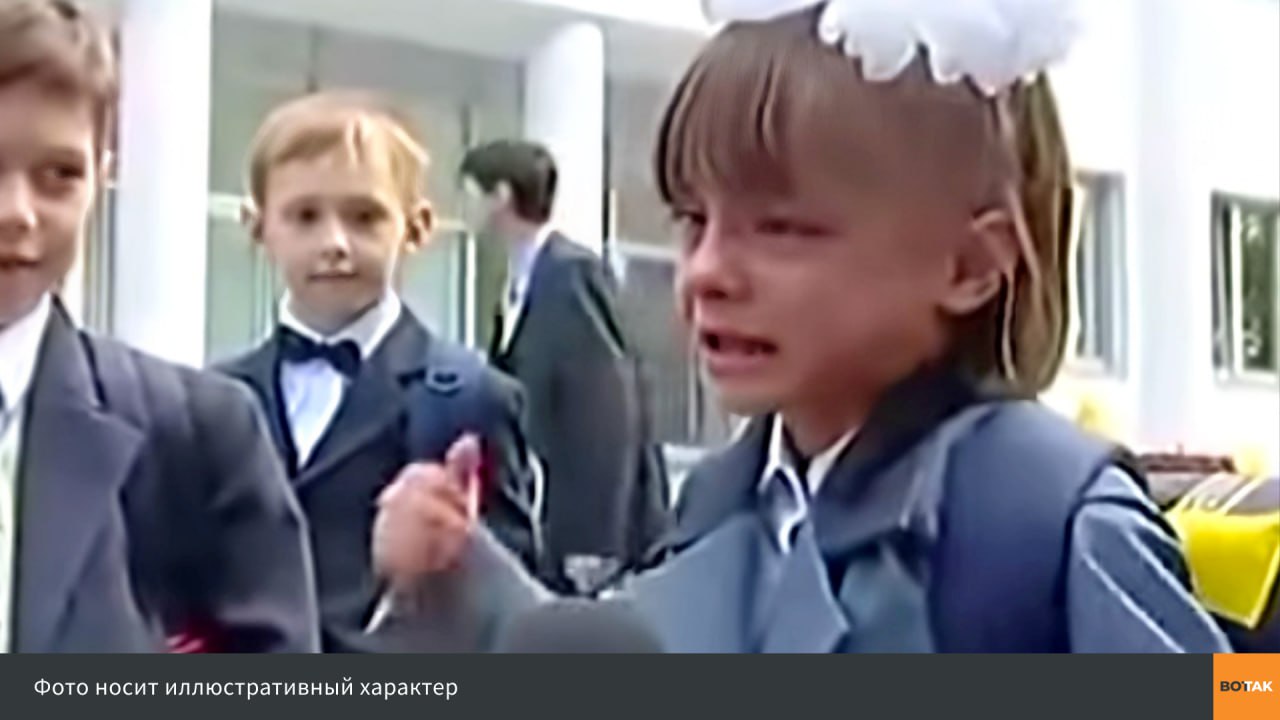 Одиночество детей в школе. Нет она в школе. Нет она в школе. Она в школе. Девочки в школе.