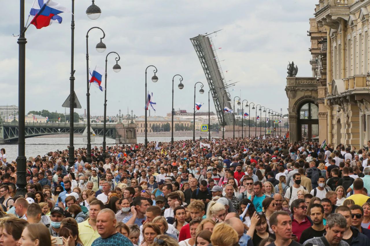 Питер население 2025. Военно-морской парад в Санкт-Петербурге 2021.