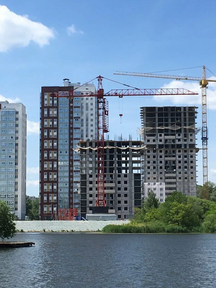 Строительство домов ульяновская. Строительство домов ульяновская. Строительство нового города в ульяновске. Стройка в ульяновске. Набережная аквамарин ульяновск.